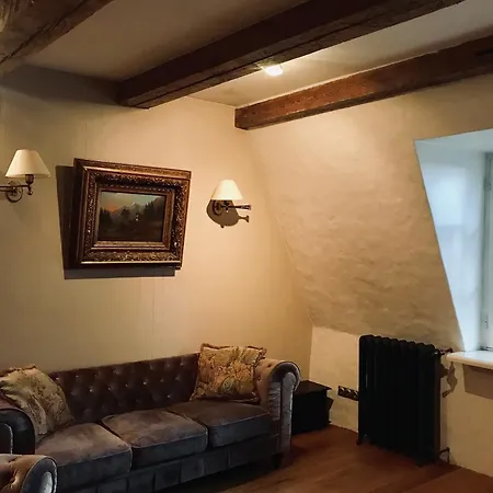 Historic Medieval House With Private Garden Appartamento Reval