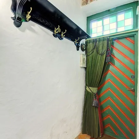 Historic Medieval House With Private Garden Appartamento